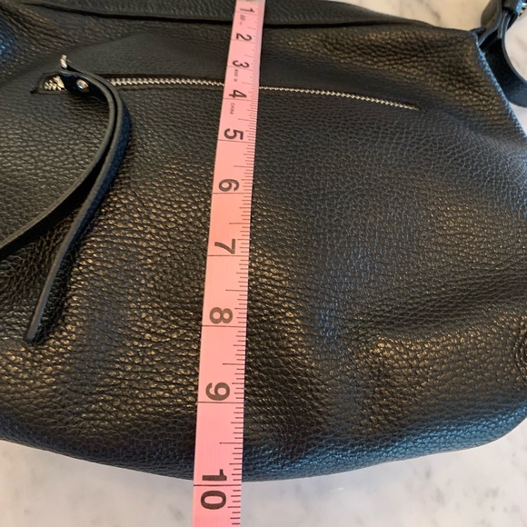 Black pebbled leather bag with long strap and zipper pocket + inside pockets - Picture 11 of 13